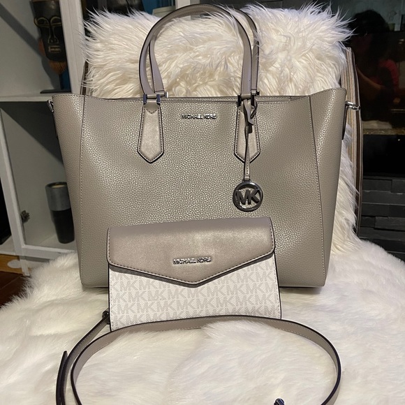 Brand New Michael Kors Leather Saffiano Handbag - Picture 8 of 11